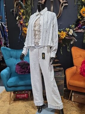 Women's Ivory Denim Wide Leg w/ Accent Waist / Pockets /Cuff